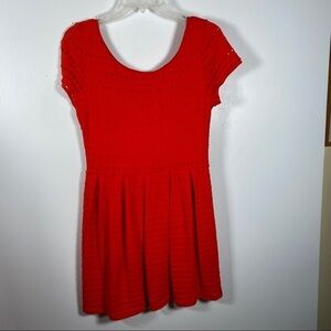 EIGHT SIXTY Red Stretch Eyelet Dress w/Short Sleeves and low back   Size Medium